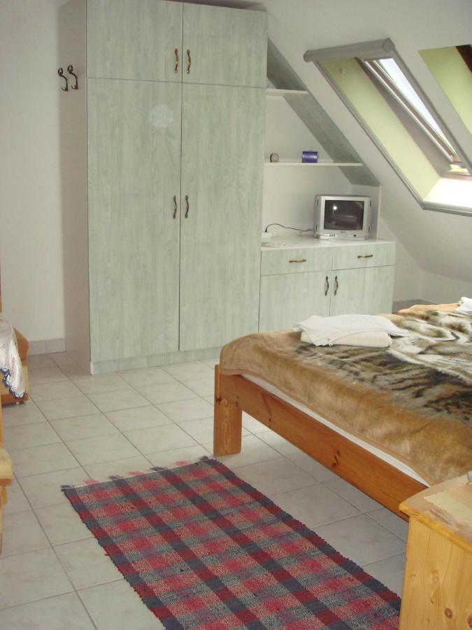 Roza Hotel Es Apartmanhaz 에스테르곰 외부 사진