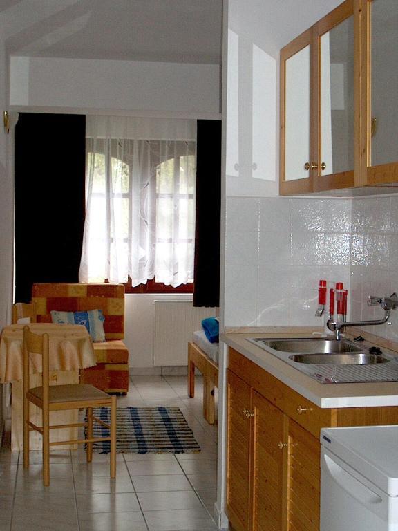 Roza Hotel Es Apartmanhaz 에스테르곰 객실 사진
