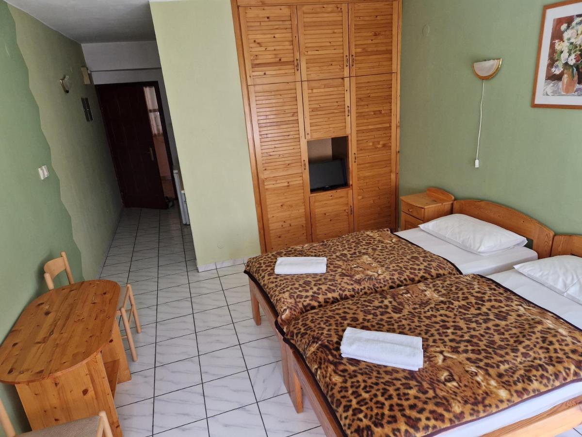 Roza Hotel Es Apartmanhaz 에스테르곰 외부 사진